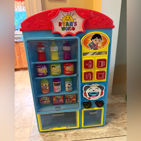 Ryan's World 78580 Surprise Vending Machine SNACKS and COINS Included - Picture 1 of 7